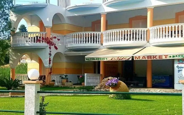 Marathon Studios & Apartments