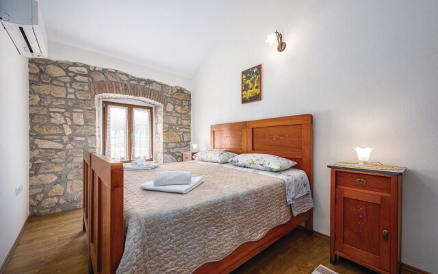 Nice Home in Nova Vas With 4 Bedrooms, Wifi and Outdoor Swimming Pool