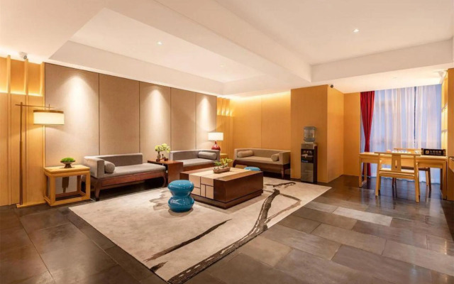 Eight water cloud Habitat Hotel