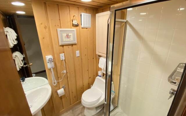 #108 Vail International