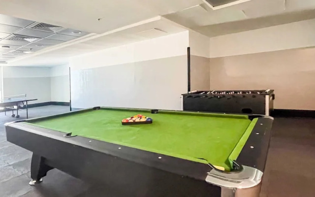 Lux The Marina Sea View Suite 2