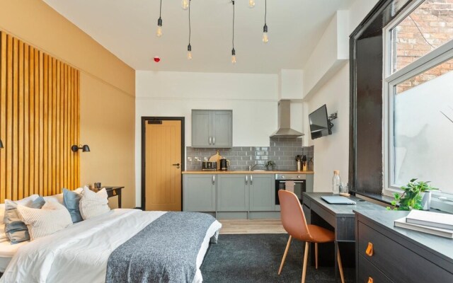 OnPoint Modern 1 BR Studio City Centre