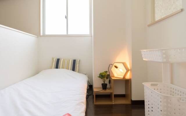 Yeah Room Zeus The Garden