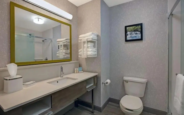 Holiday Inn Express & Suites Westfield