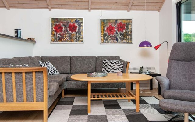Bright Family Cottage by Kelstrup Beach
