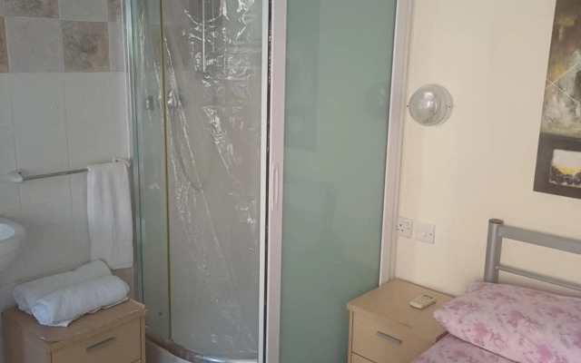 Qronfli Holiday Apartments With Swimming Pool