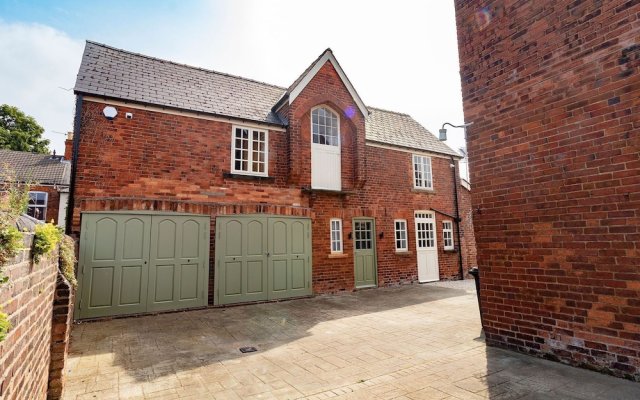Beautifully Renovated 1880S Coach House With Hot Tub On Edge Of Peak District