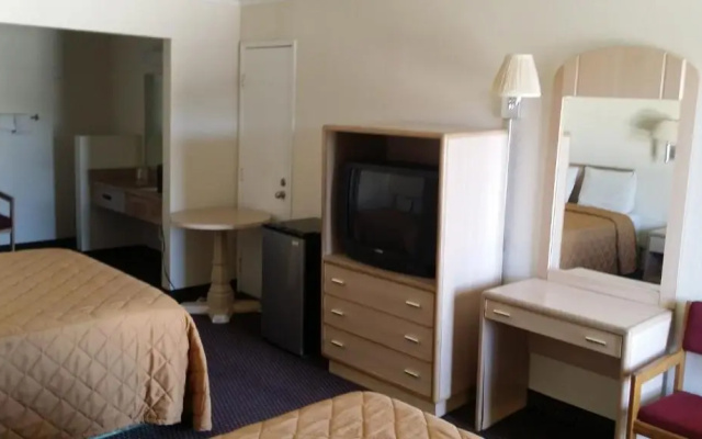 Desert Mirage Inn & Suites