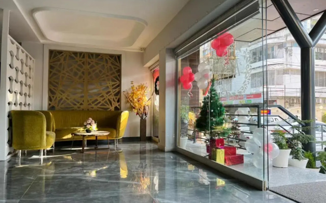 Hotel Kailash Plaza