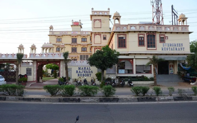 Oyo 15214 Mahal Rajwada Resort