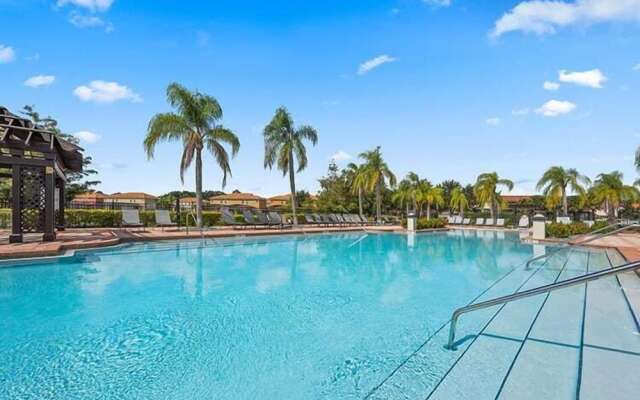 Elegant Home With Pool & Spa, Close to Disney