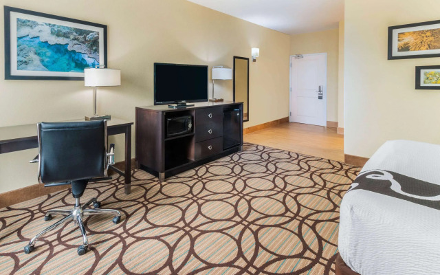 La Quinta Inn & Suites by Wyndham Carlsbad
