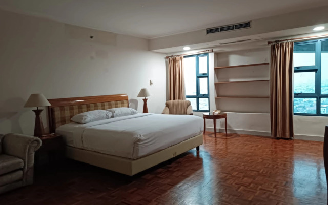 Grand Tropic Suites Hotel