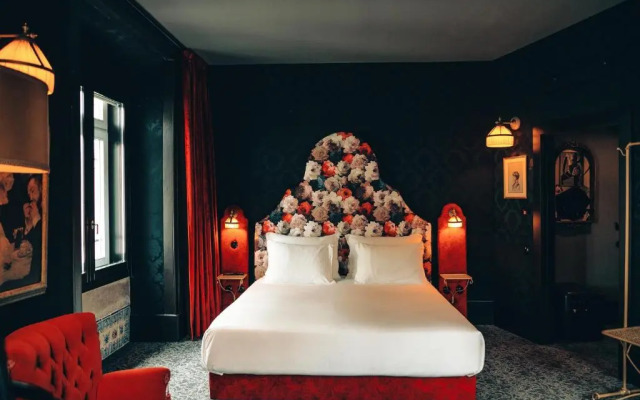 Pensão Amor Madam’s Lodge