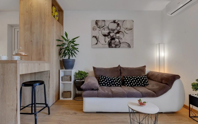 Lara - With Terrace - A2