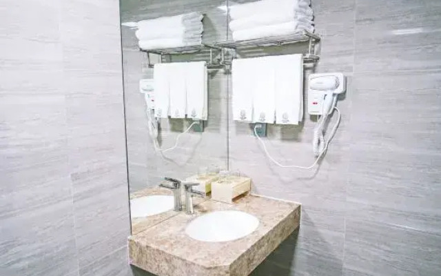 Aegean Art Hotel (Chaozhou People's Square Fortune Center)
