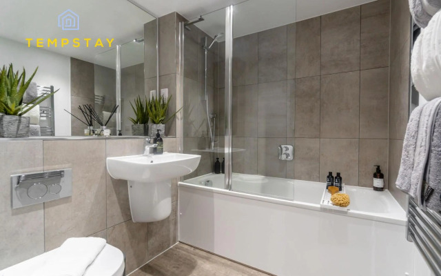 High Spec Modern Apartment Prime Location! Parking