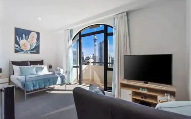 Stunning Sky Tower View Studio Pool And Gym!