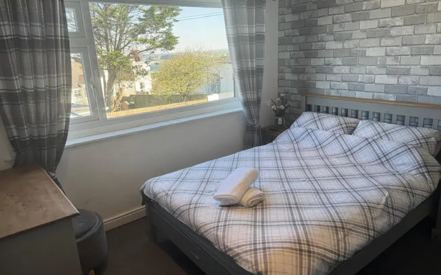 OYO Shore Surf Lodge