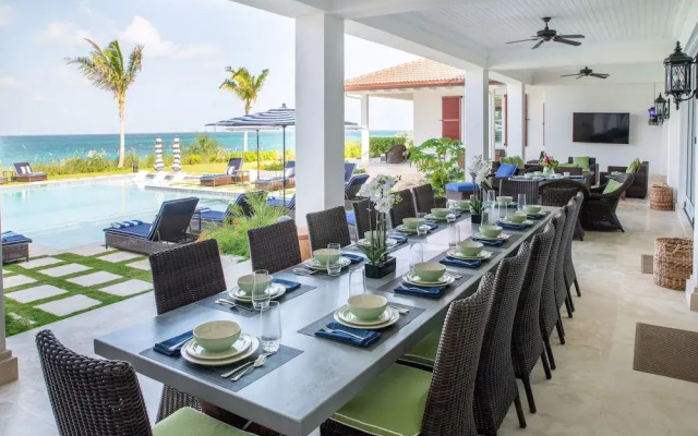 Island Haven: Oceanfront Retreat With Infinity Pool