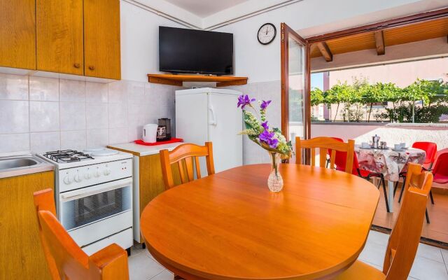 Beautiful Home in Kapelica With Wifi and 2 Bedrooms