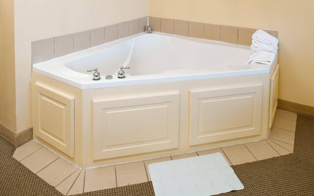 Radisson Hotel Fairview Heights - St. Louis