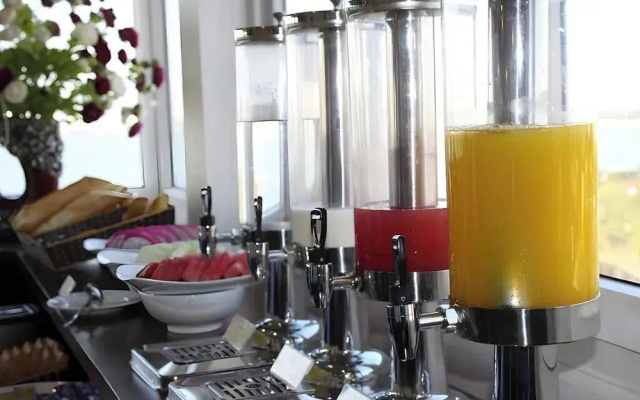 Azen Westlake Hotel Hanoi