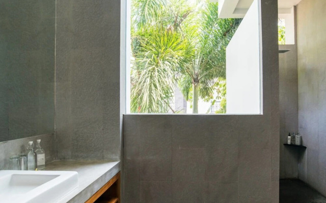 Family Friendly Private Villa, 5 BR, Canggu w/ Staff