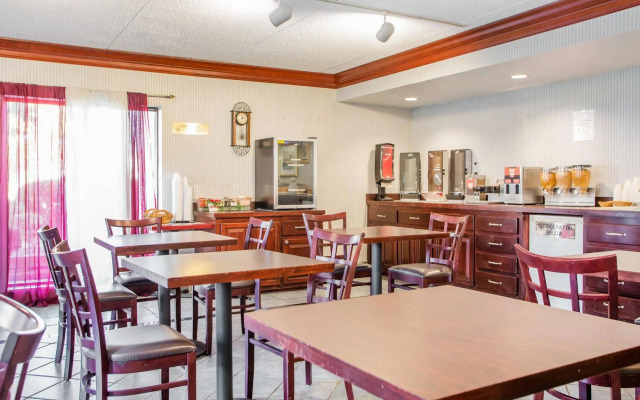 HomeTowne Studios By Red Roof Egg Harbor–Atlantic City Airport