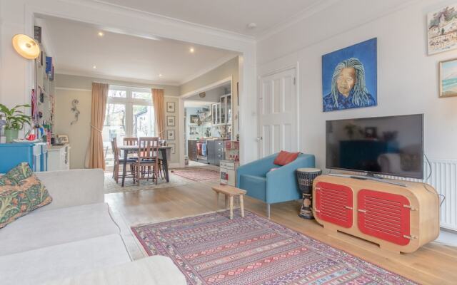 Spacious Property In Kensal Green