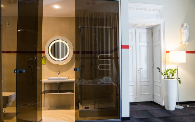 Home ApartHotel