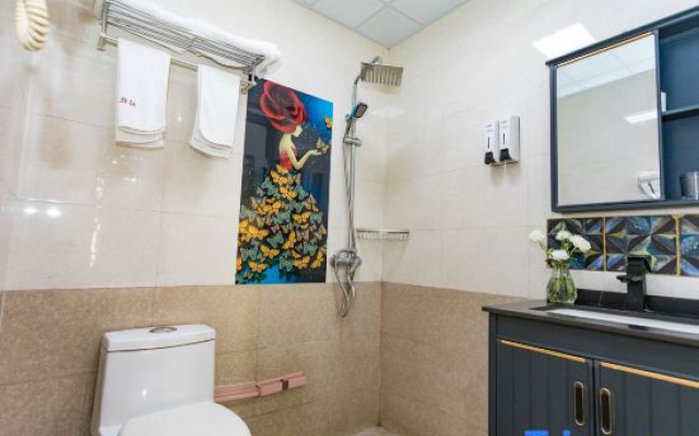 Chongqing Gezhi Business Hotel (Beibei Southwest University Light Rail Station) – Bathroom – Chongqing