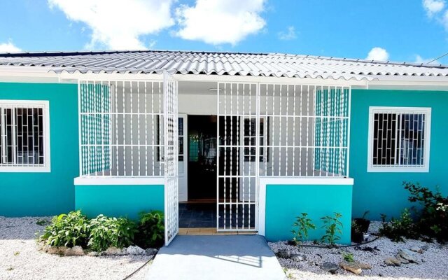 3-Bedroom villa - Very close to Mambo Beach or Willemstad - 3 min drive