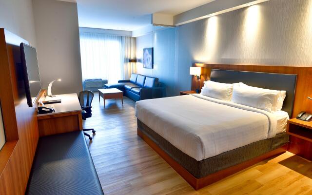 Holiday Inn Express & Suites Vaudreuil by IHG