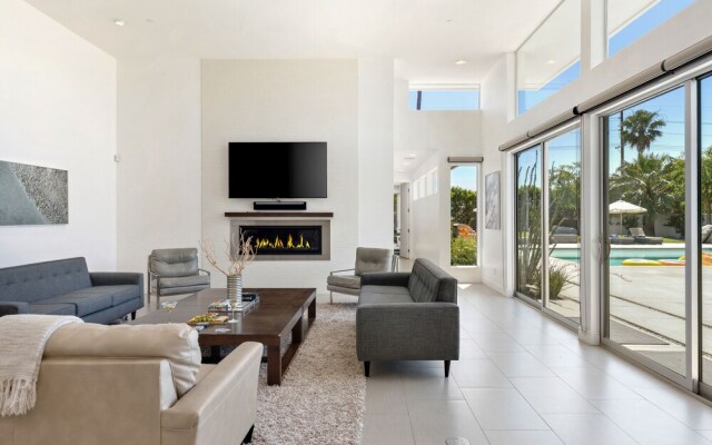 Polo Villa 7 by Avantstay Features Entertainer's Backyard + Game Room 260316 5 Bedrooms