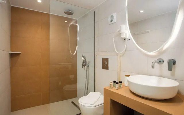 Stay Helios - Aparts & Pool Suites