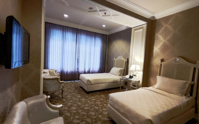 Grand Empire Palace Hotel