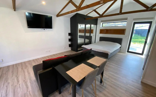 Studio Unit with Outdoor Bathtub