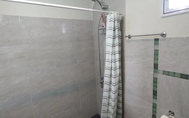 Monoambiente para tres personas. Amplio y luminoso.