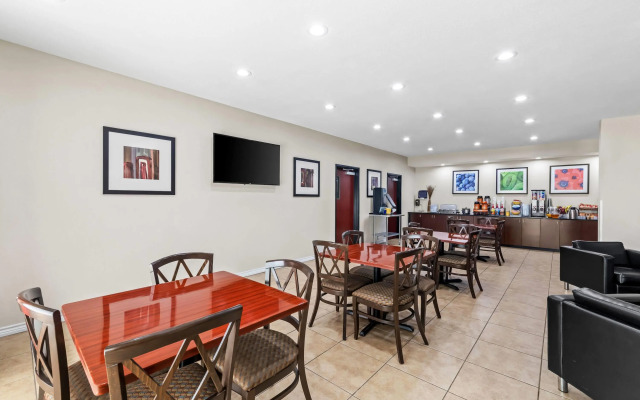 Days Inn by Wyndham Rockdale Texas