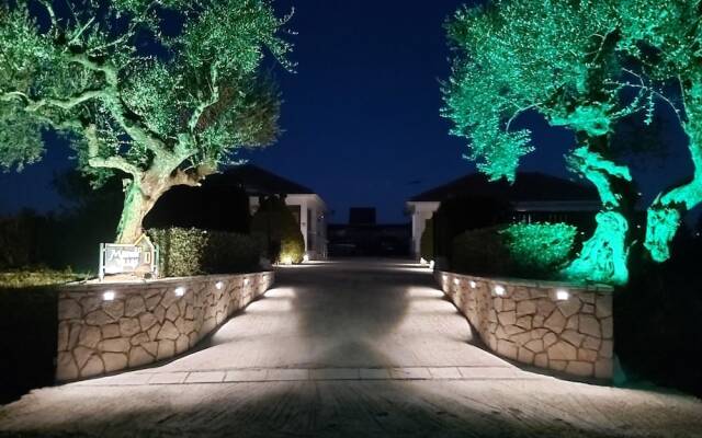 Madini Luxury villa with private Heated pool