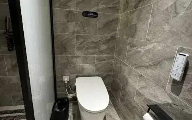 Tuke Light Hotel (Liangcheng Park Branch, North Station Road, Shanghai)