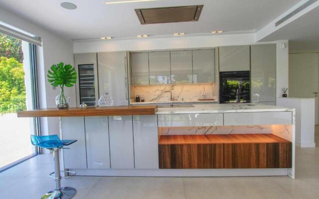 2244 new modern luxury villa in puerto banus