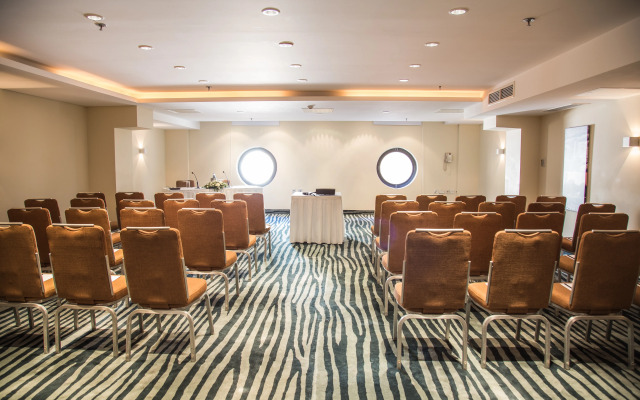 AX The Victoria Hotel