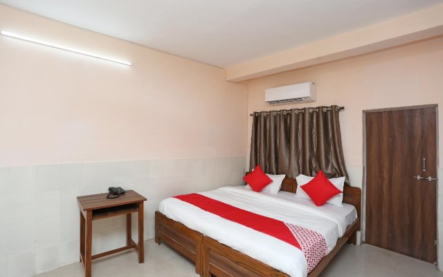 Hotel Royal Palm by OYO Rooms