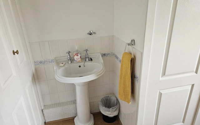 Snug - Colquhoun Square Apartment