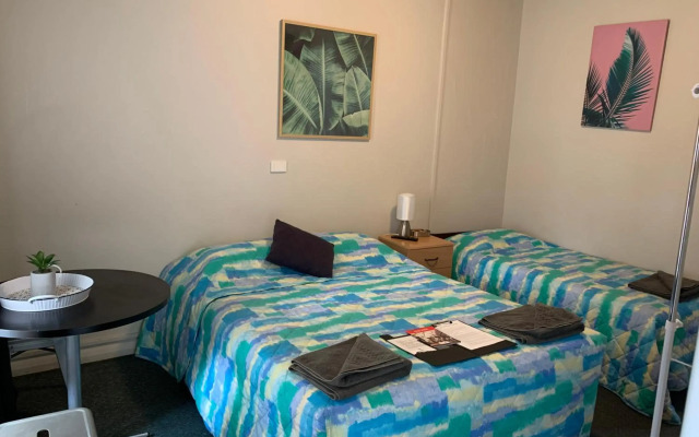 Hello Adelaide Motel and Apartments