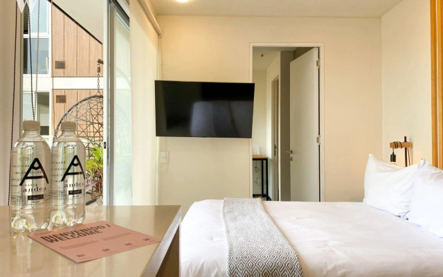 Monochromatic 1BR in Lovely Barranco