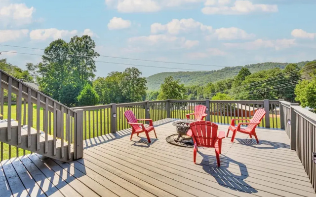 Hiawassee Cabin Near Lake Chatuge + AT Trailheads