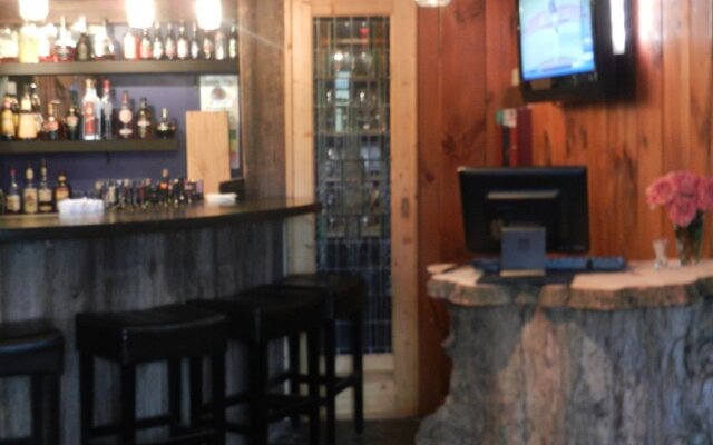 Ten Acres Lodge